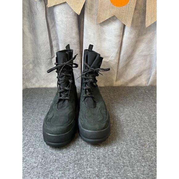 UGG Women’s The UGG Lug Waterproof Boots In Black 1143833 New Size 9.5 - Picture 2 of 10